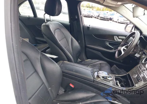 2017 Mercedes-Benz C 300 4Matic из США, поврежденный, VIN 55SWF4KB3HU184926